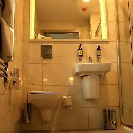 Baginbun Hotel *